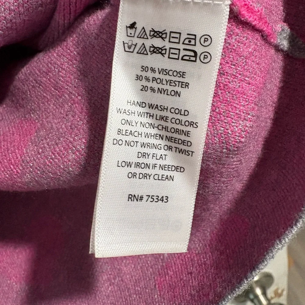 Cynthia Rowley Gray Top with Pink Hearts‎